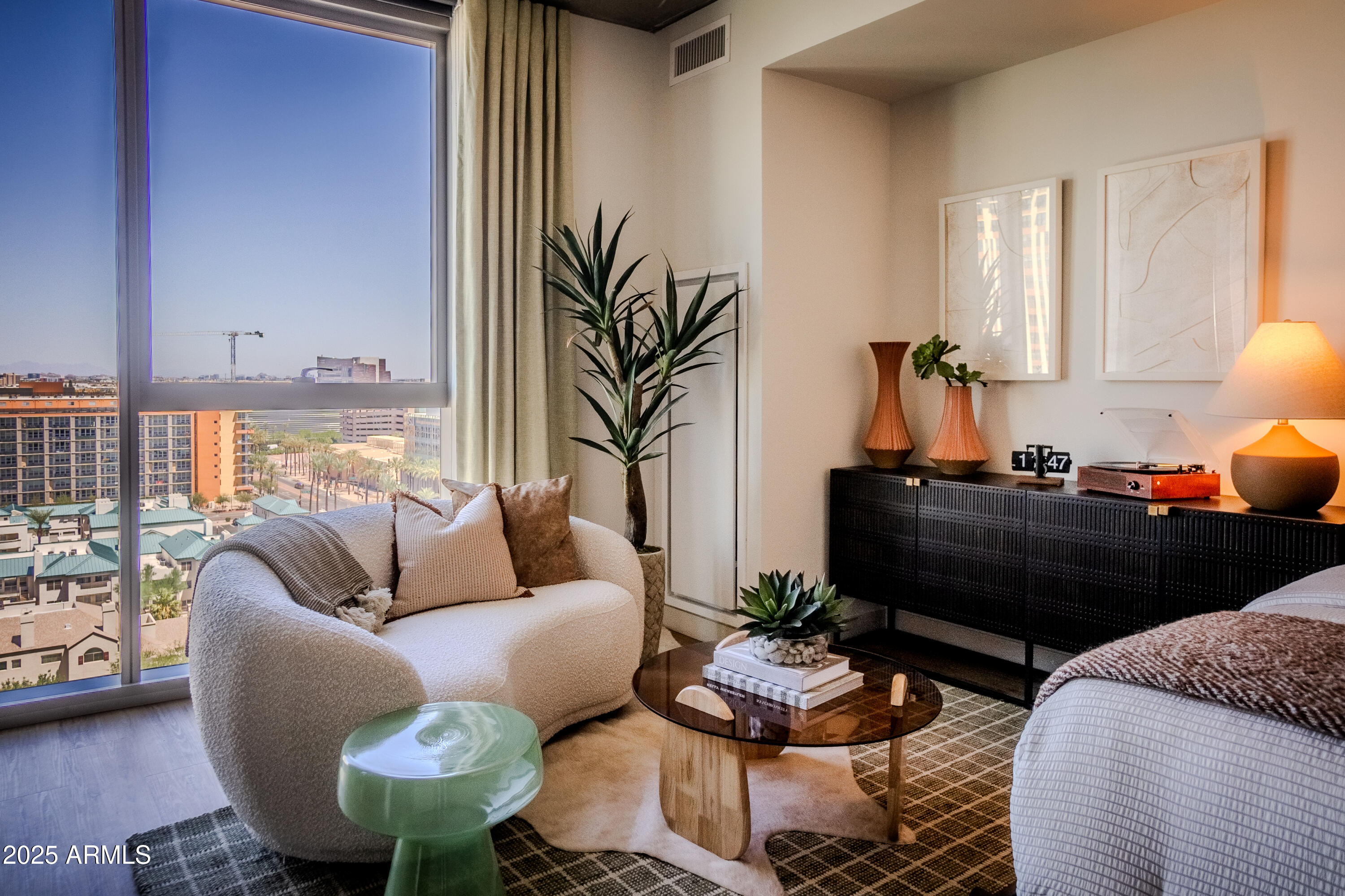 50 East Fillmore Street Phoenix, AZ 85004 - Photo 25 of 33 a living room with furniture and a potted plant