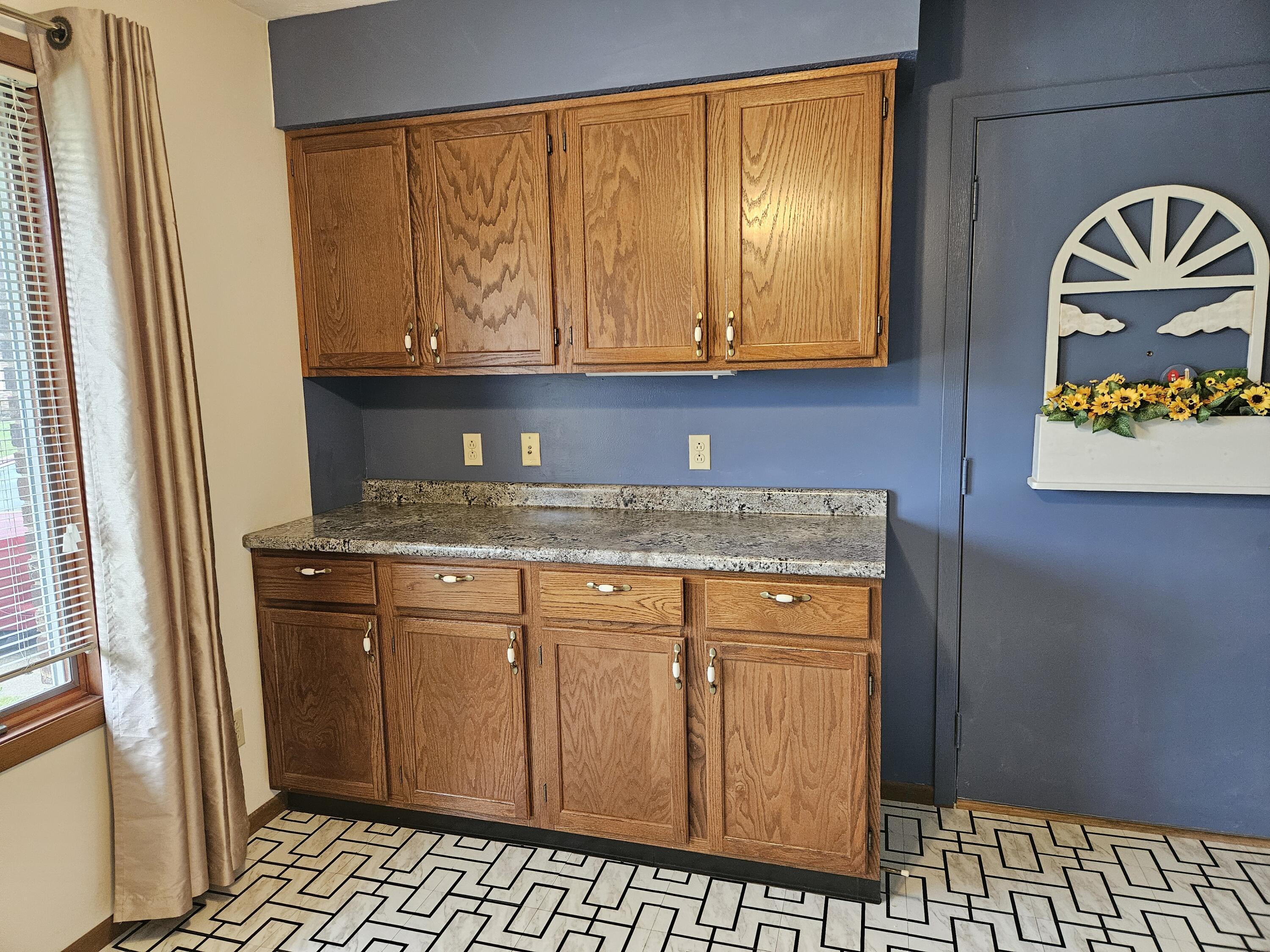 1146 Lindsey Road Springfield, OH 45503 - Photo 4 of 18 Gallery Image 4