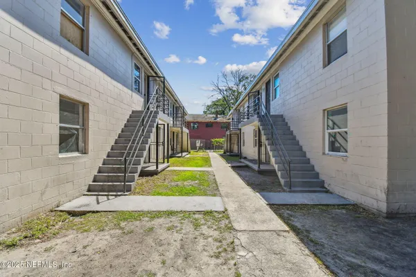a view of entryway with a front door