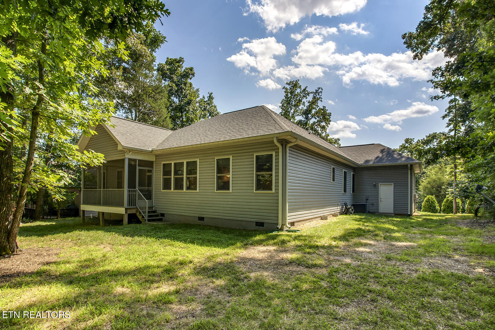 401 Tanasi Way Loudon, TN 37774 - Photo 41 of 44 41_401 Tanasi Way_BackLeft