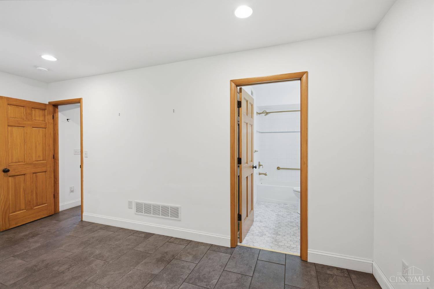 7767 Shawnee Run Road Cincinnati, OH 45243 - Photo 42 of 63