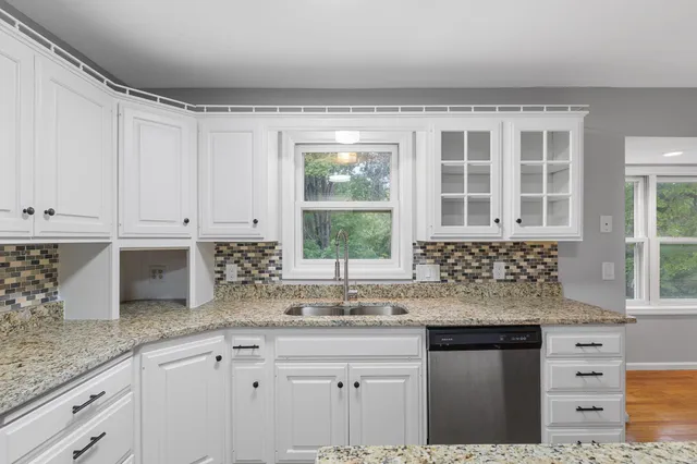 $574,900 | 1900 Vernon Drive South, Minnetonka, MN 55305