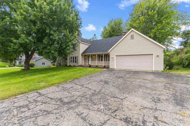 $574,900 | 1900 Vernon Drive South, Minnetonka, MN 55305