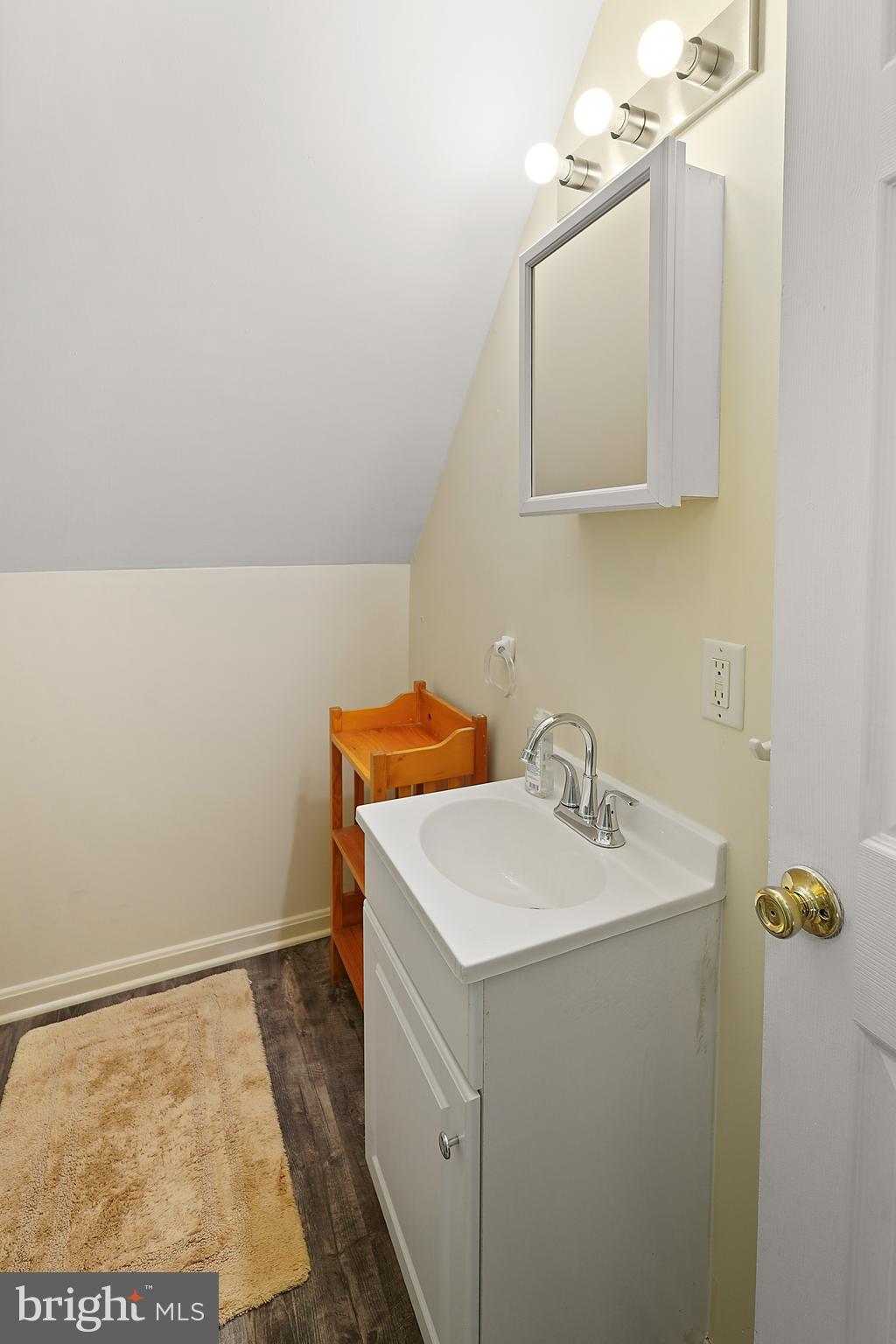 1213 Magothy Road Pasadena, MD 21122 - Photo 30 of 41 3rd Floor Full Bathroom