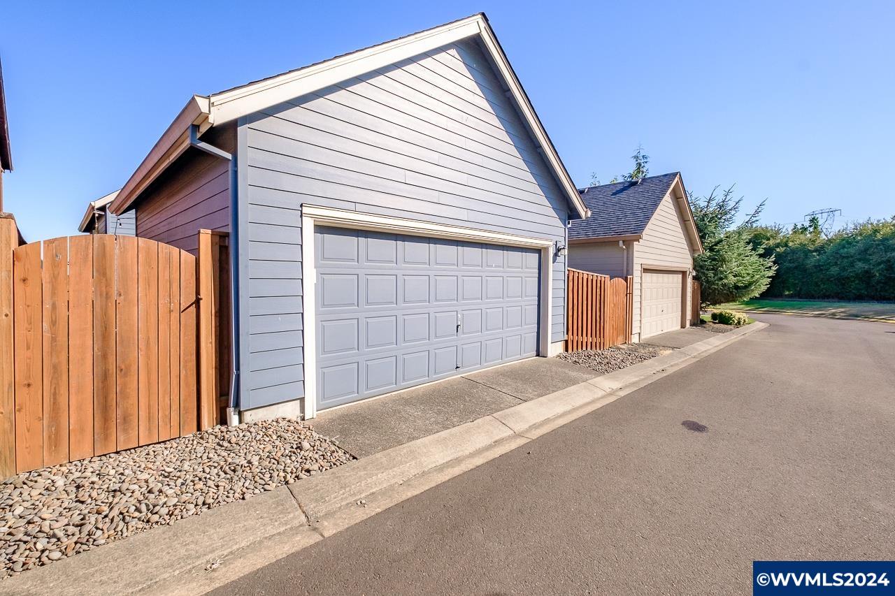 3087 Northwest Flame Tree Lane Albany, OR 97321 - Photo 3 of 39