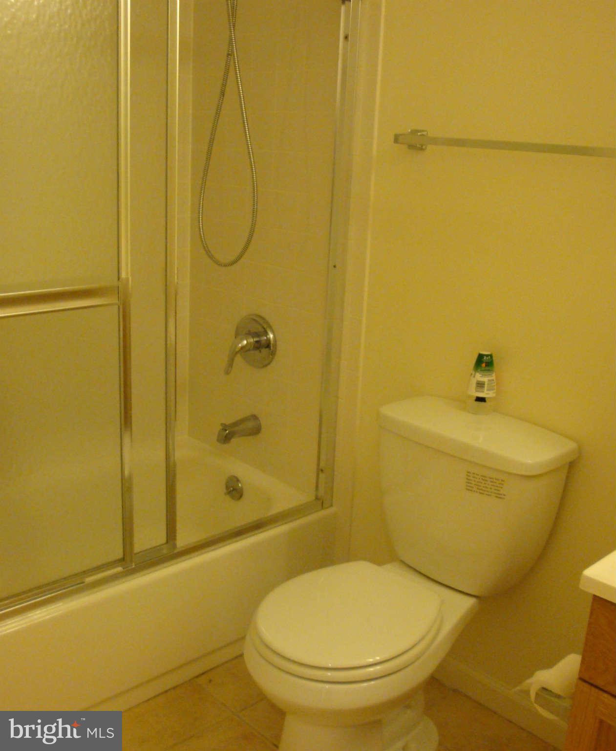 1348 Rolling Rd. Baltimore, MD 21227 - Photo 11 of 23 Bath