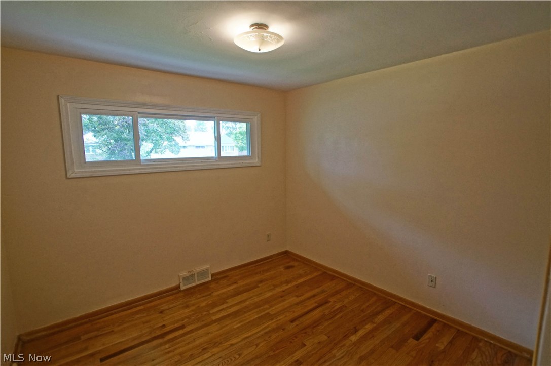 5447 Huron Road Cleveland, OH 44124 - Photo 12 of 18