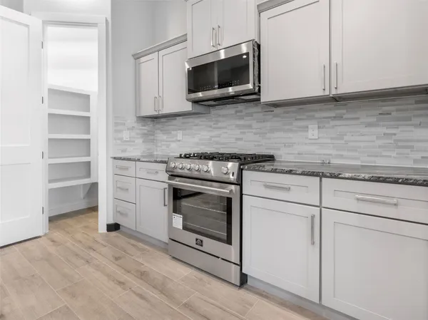 $2,200 | 209 Silverleaf Road, Sweeny, TX 77480