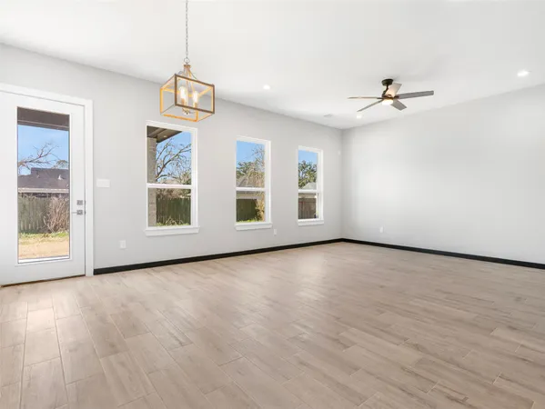 $2,200 | 209 Silverleaf Road, Sweeny, TX 77480