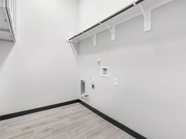 $2,200 | 209 Silverleaf Road, Sweeny, TX 77480