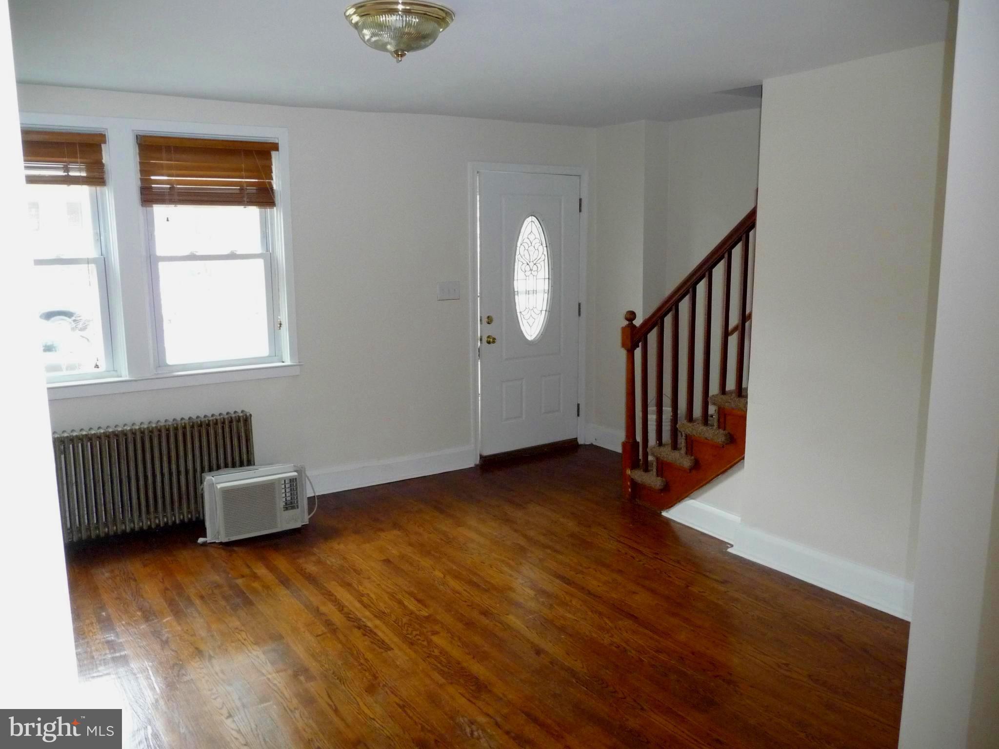 232 West Meadow Road Baltimore, MD 21225 - Photo 3 of 13 Living Room
