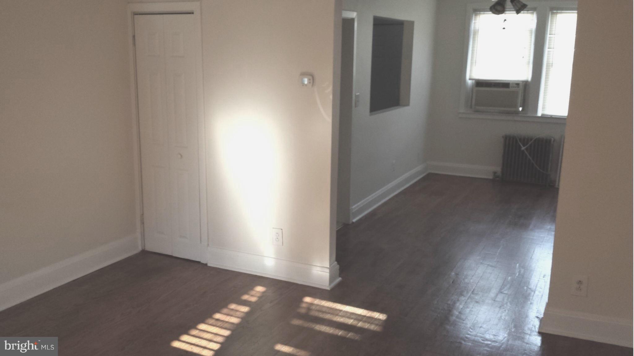 232 West Meadow Road Baltimore, MD 21225 - Photo 4 of 13 Living Room