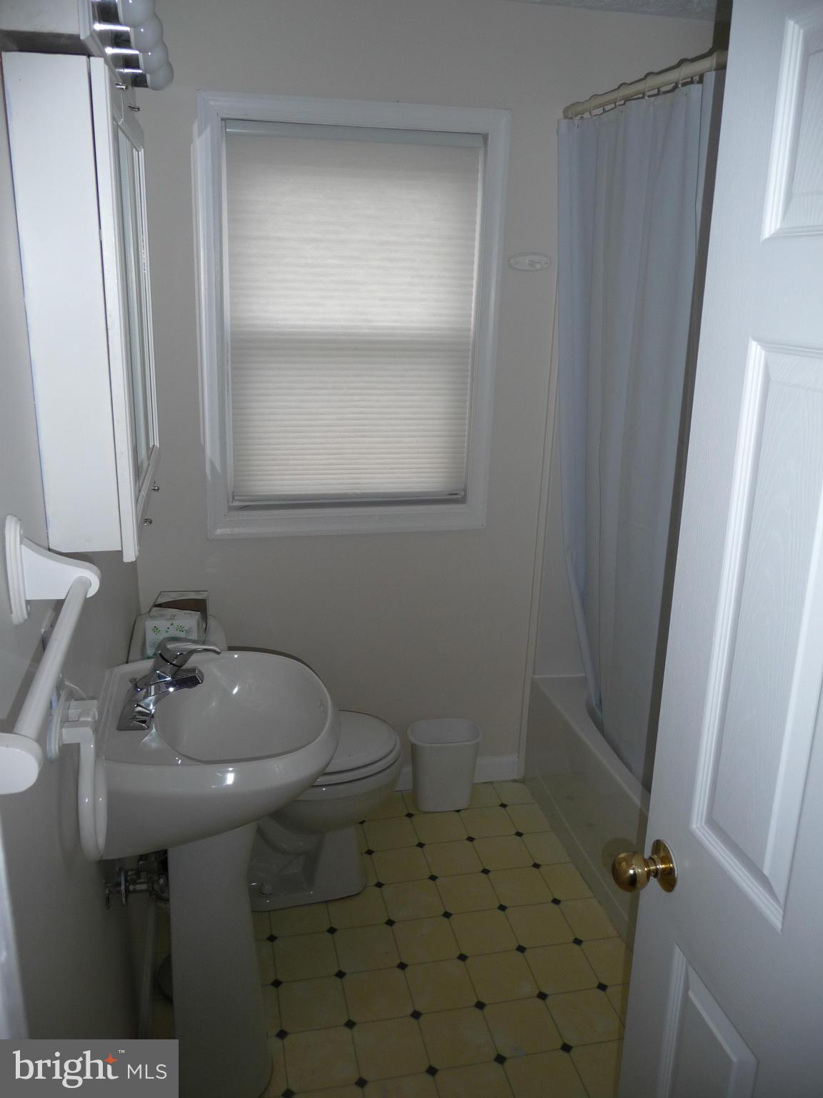232 West Meadow Road Baltimore, MD 21225 - Photo 10 of 13 Bath