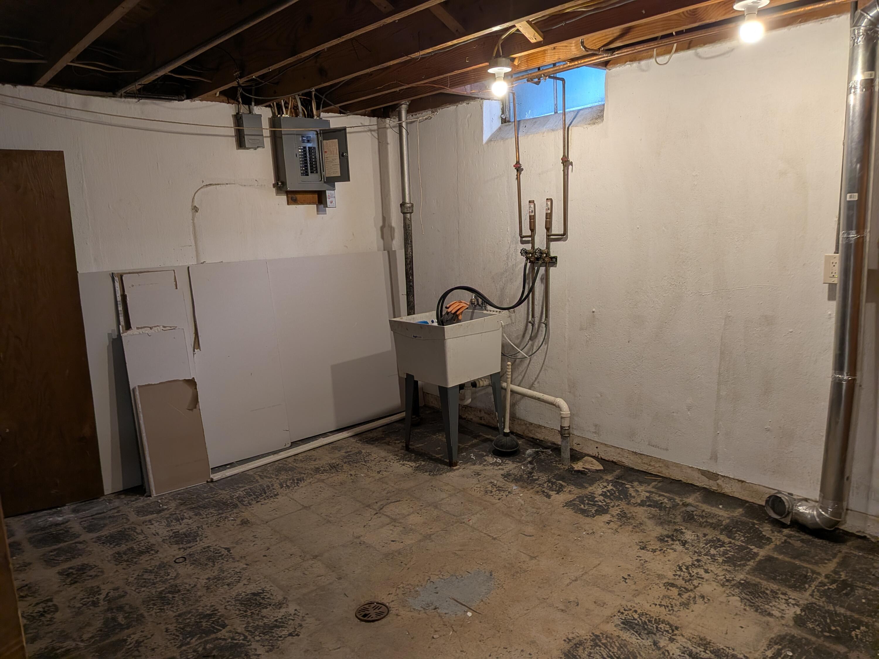 18429 Stephens Road Eastpointe, MI 48021 - Photo 22 of 29 PXL_20260116_153547148