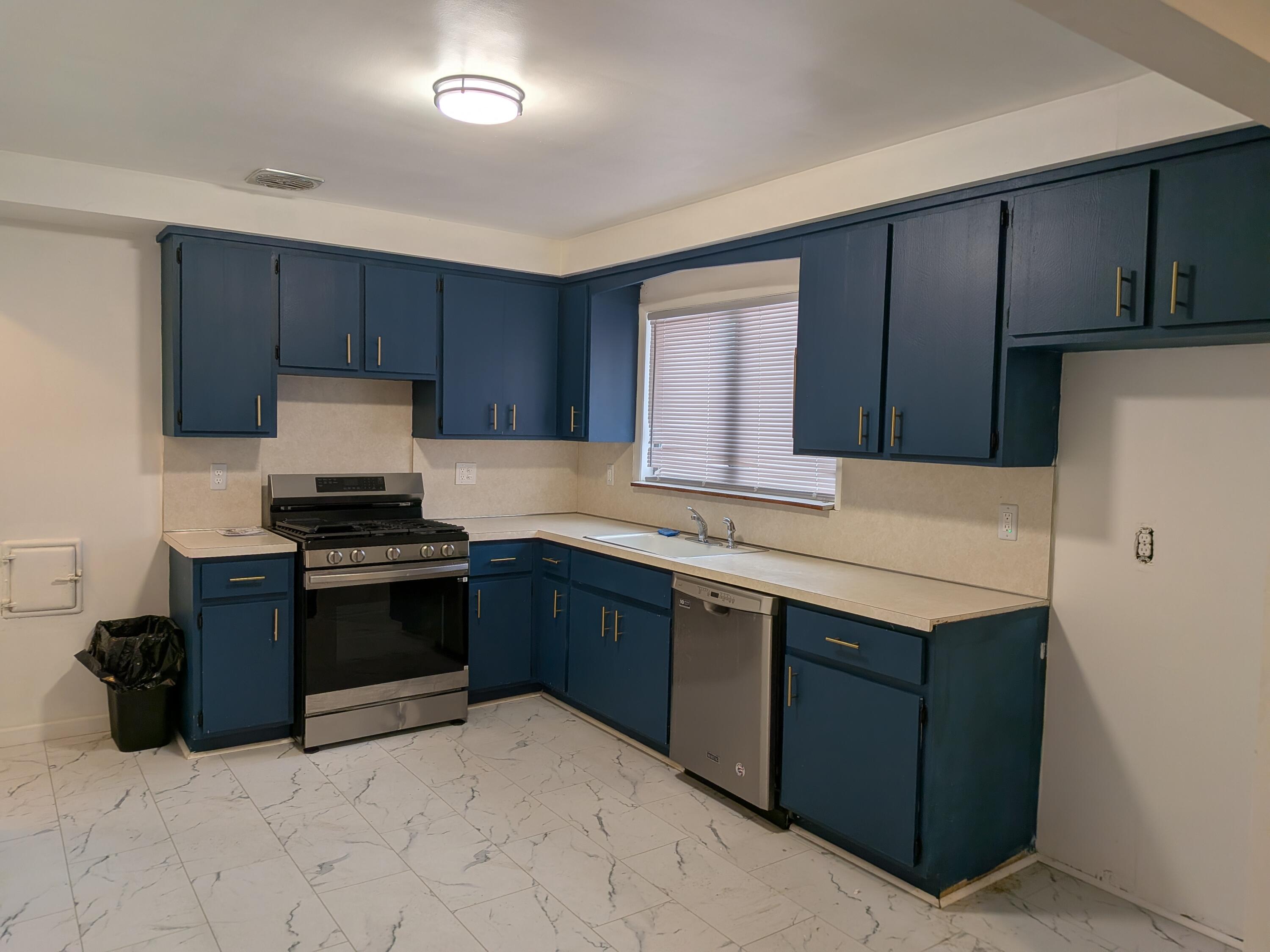 18429 Stephens Road Eastpointe, MI 48021 - Photo 3 of 29 PXL_20260116_152118873