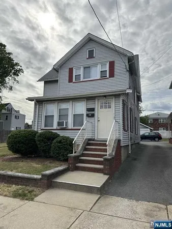 $2,200 | 289 Livingston Avenue, Unit 1, Lyndhurst, NJ 07071