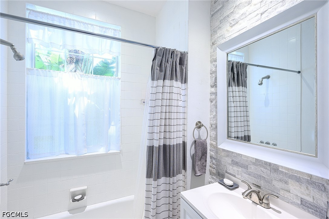 133 Colonade Circle Naples, FL 34103 - Photo 5 of 34
