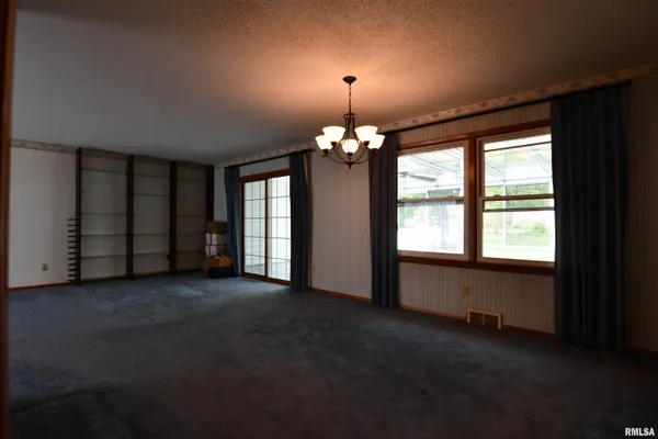 $174,900 | 12 Diane Road, Decatur, IL 62526