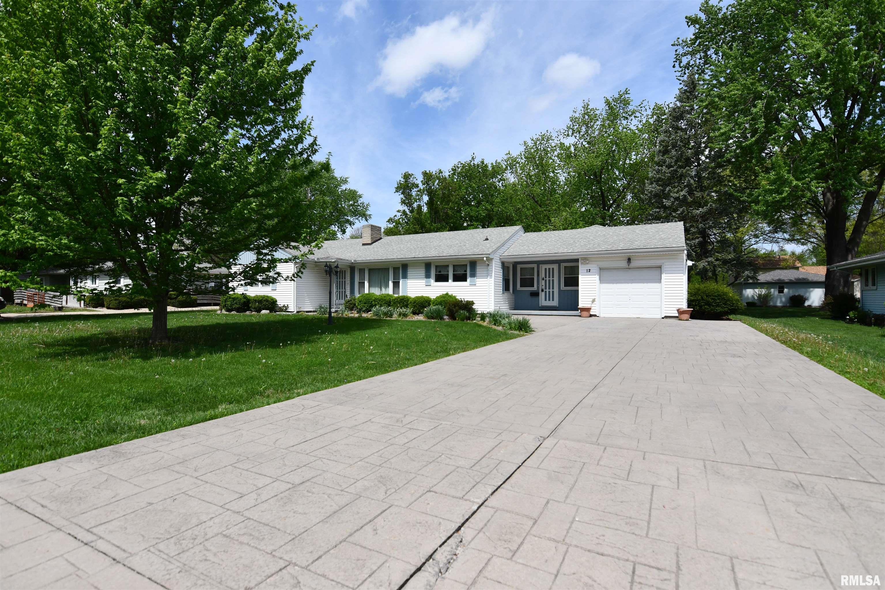 12 Diane Road Decatur, IL 62526 - Photo 2 of 40