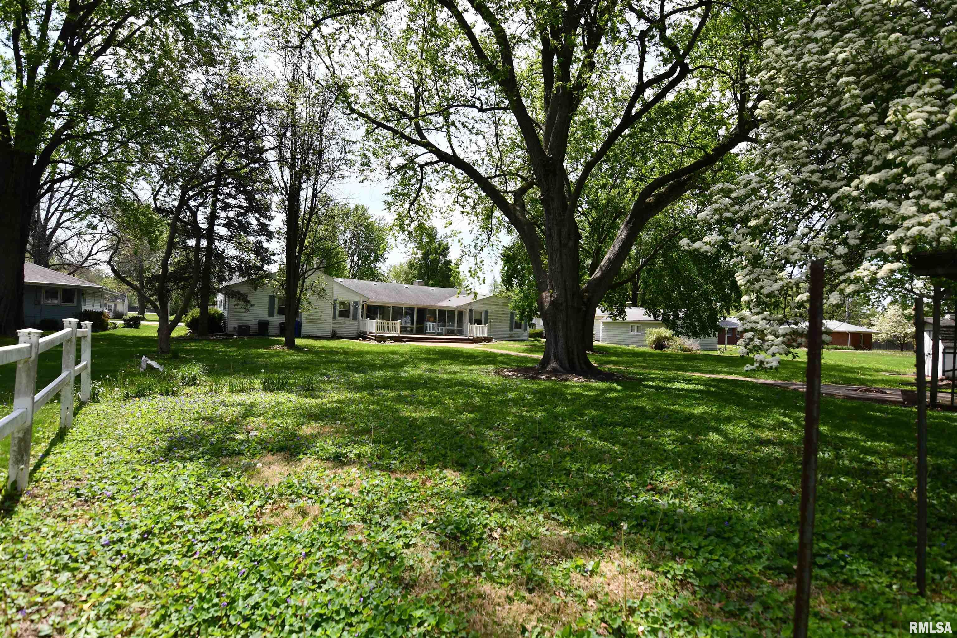 12 Diane Road Decatur, IL 62526 - Photo 5 of 40