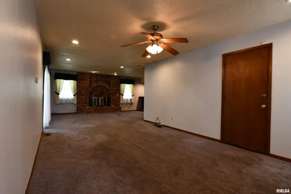 $174,900 | 12 Diane Road, Decatur, IL 62526