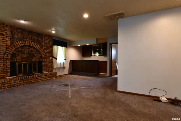 $174,900 | 12 Diane Road, Decatur, IL 62526