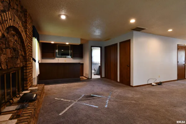 $174,900 | 12 Diane Road, Decatur, IL 62526