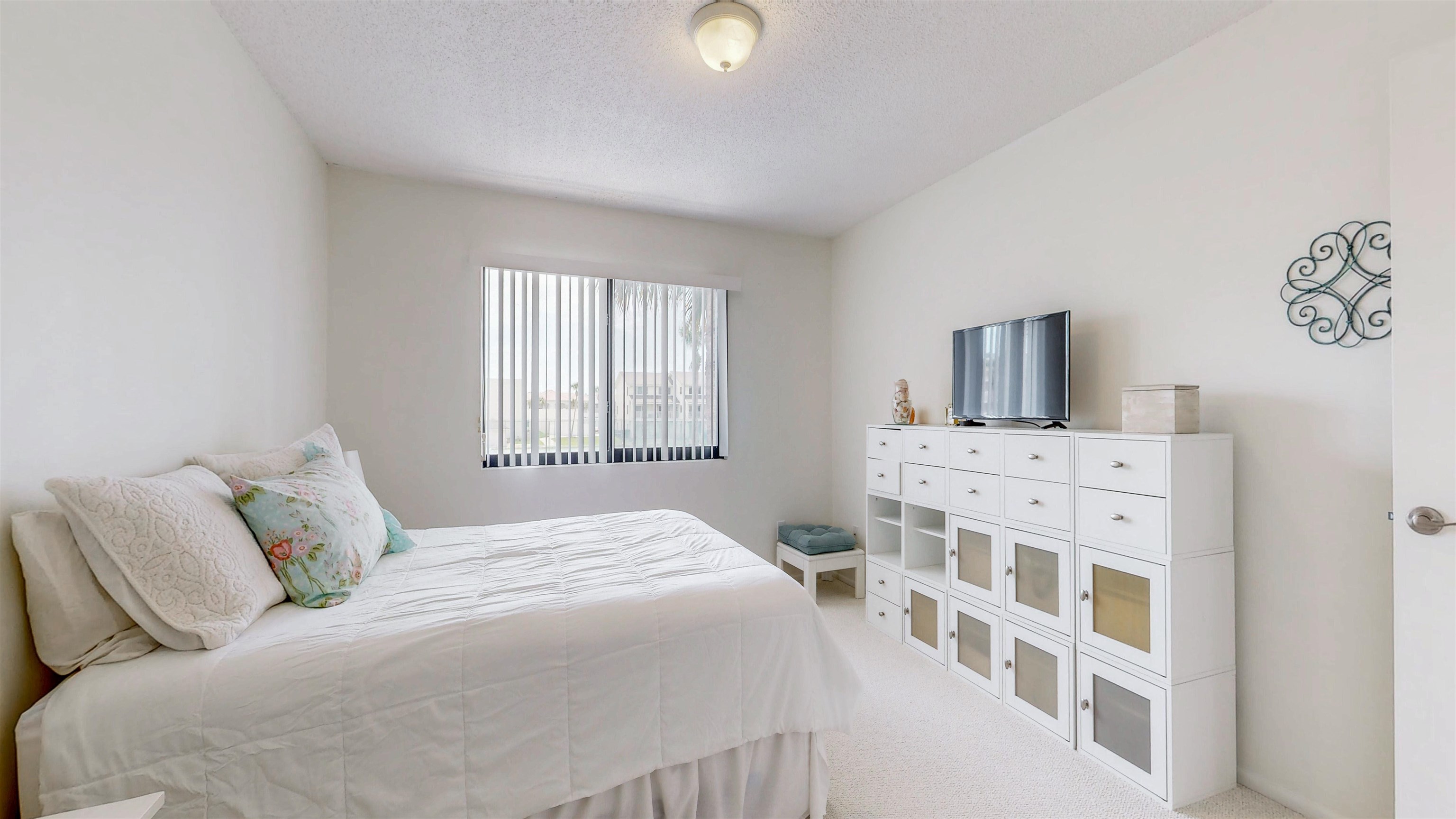 82 Village Las Palmas Circle St. Augustine, FL 32080 - Photo 35 of 58 Bedroom featuring light colored carpet and a textured ceiling