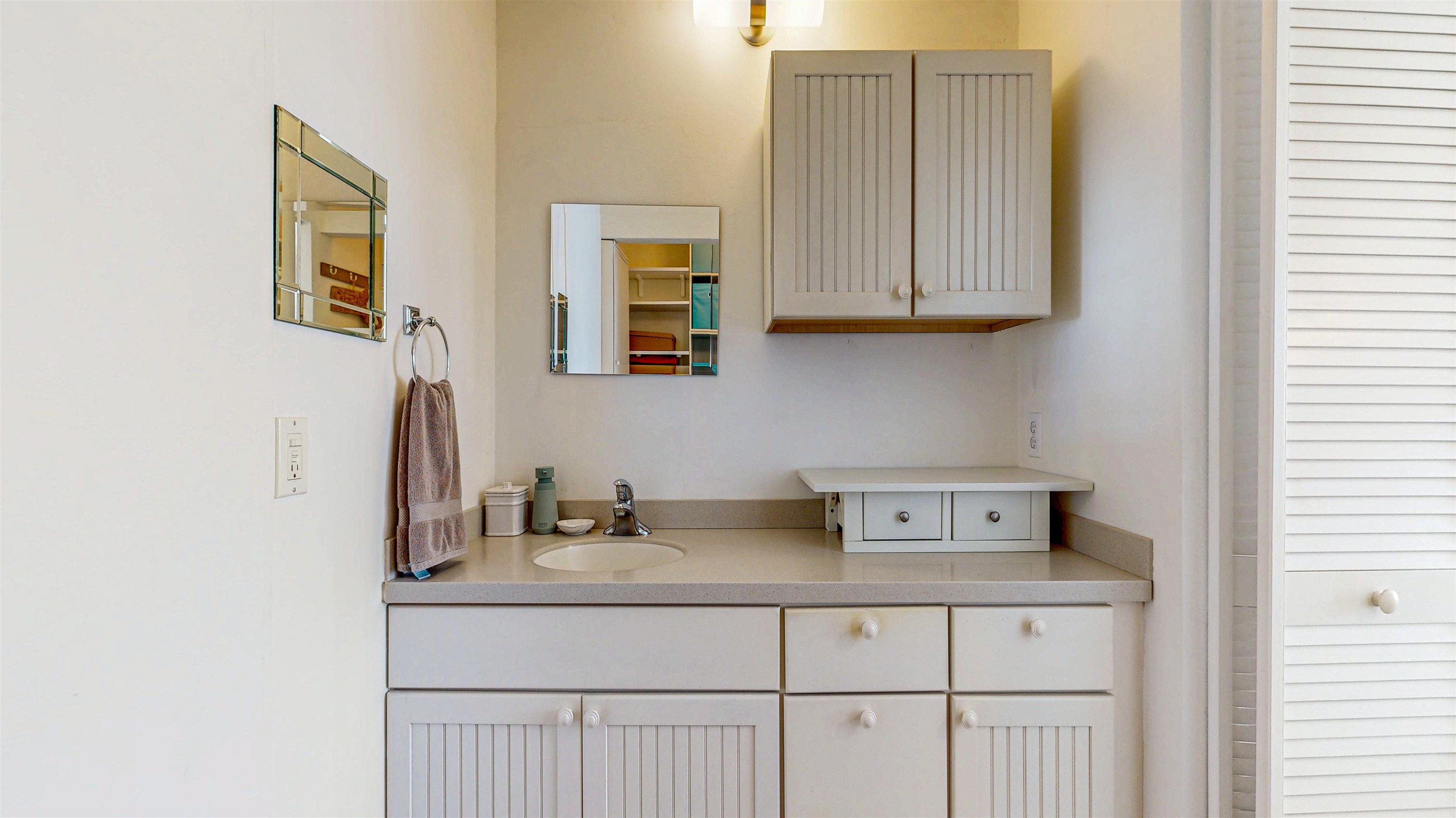 82 Village Las Palmas Circle St. Augustine, FL 32080 - Photo 53 of 58 Bathroom with vanity and a closet