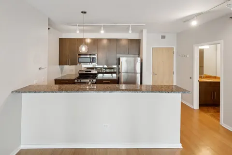 $349,500 | 123 South Green Street, Unit 402B, Chicago, IL 60607