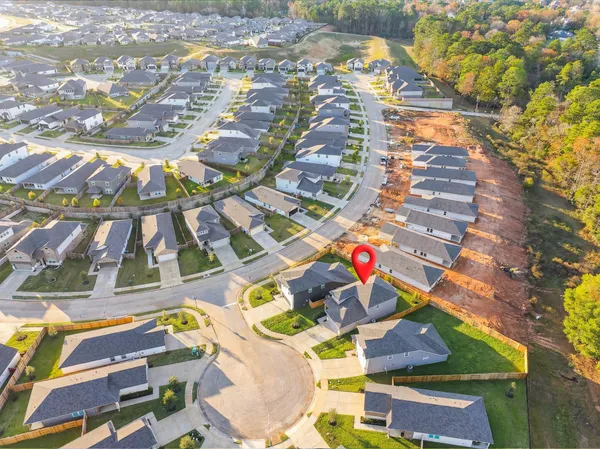 $2,275 | 6812 Hart Oak Court, Conroe, TX 77304