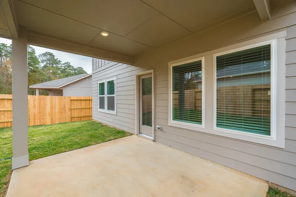 $2,275 | 6812 Hart Oak Court, Conroe, TX 77304