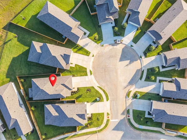 $2,275 | 6812 Hart Oak Court, Conroe, TX 77304