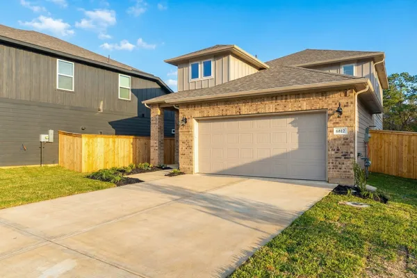 $2,275 | 6812 Hart Oak Court, Conroe, TX 77304