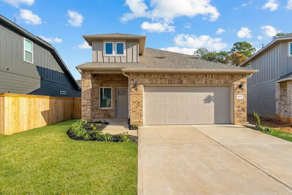 $2,275 | 6812 Hart Oak Court, Conroe, TX 77304