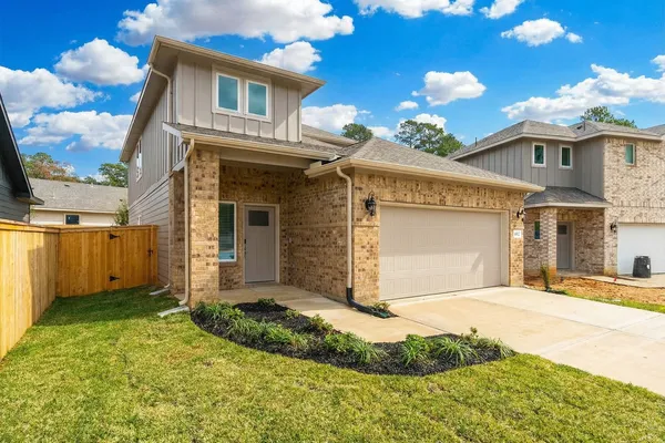 $2,275 | 6812 Hart Oak Court, Conroe, TX 77304