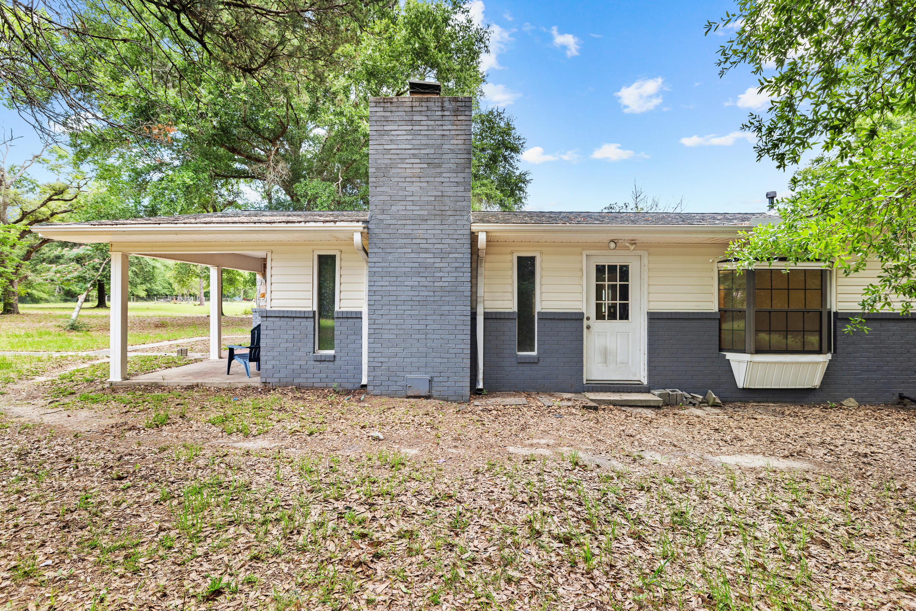 540 John King Road Crestview, FL 32539 - Photo 11 of 59 a view of a house with a yard