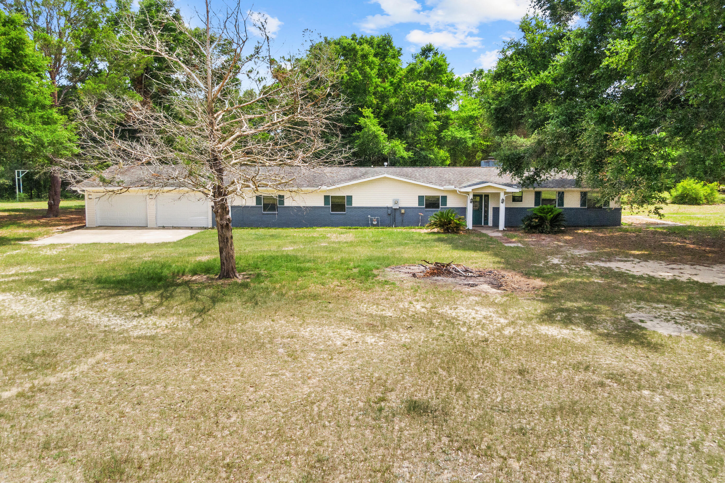 540 John King Road Crestview, FL 32539 - Photo 14 of 59 a front view of a house with a yard and trees