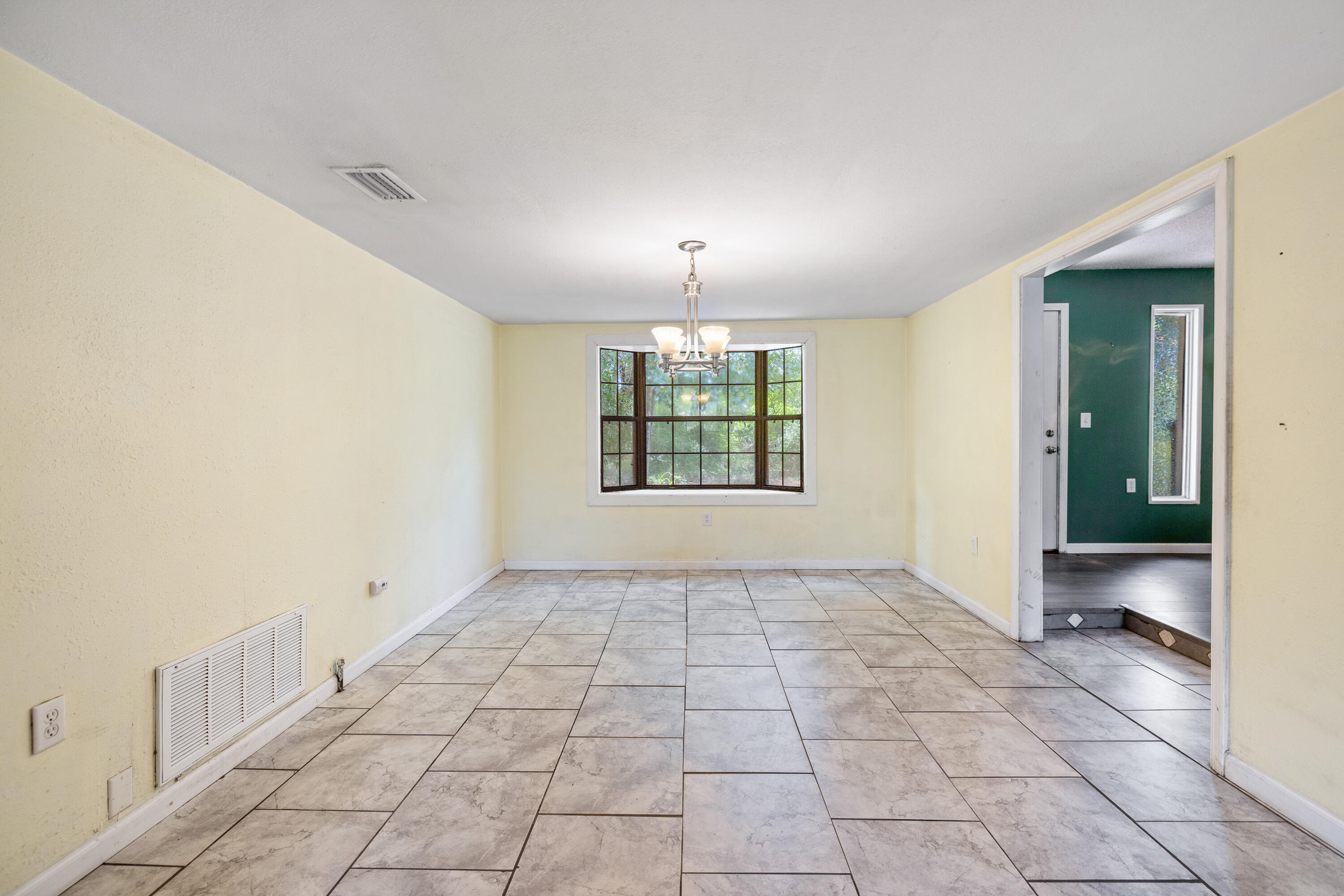 540 John King Road Crestview, FL 32539 - Photo 31 of 59 a view of an empty room and window