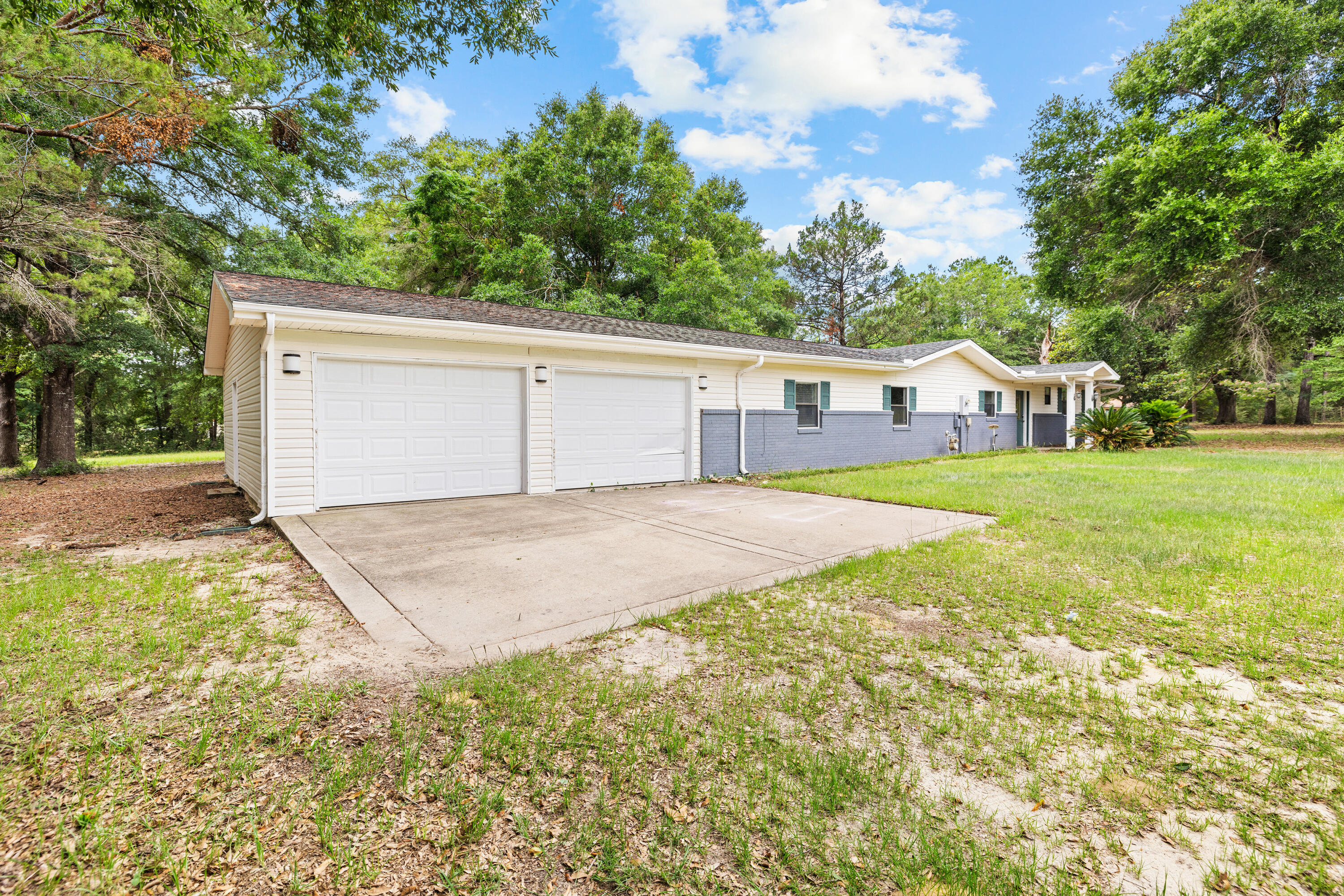 540 John King Road Crestview, FL 32539 - Photo 4 of 59 a view of an house with backyard and trees