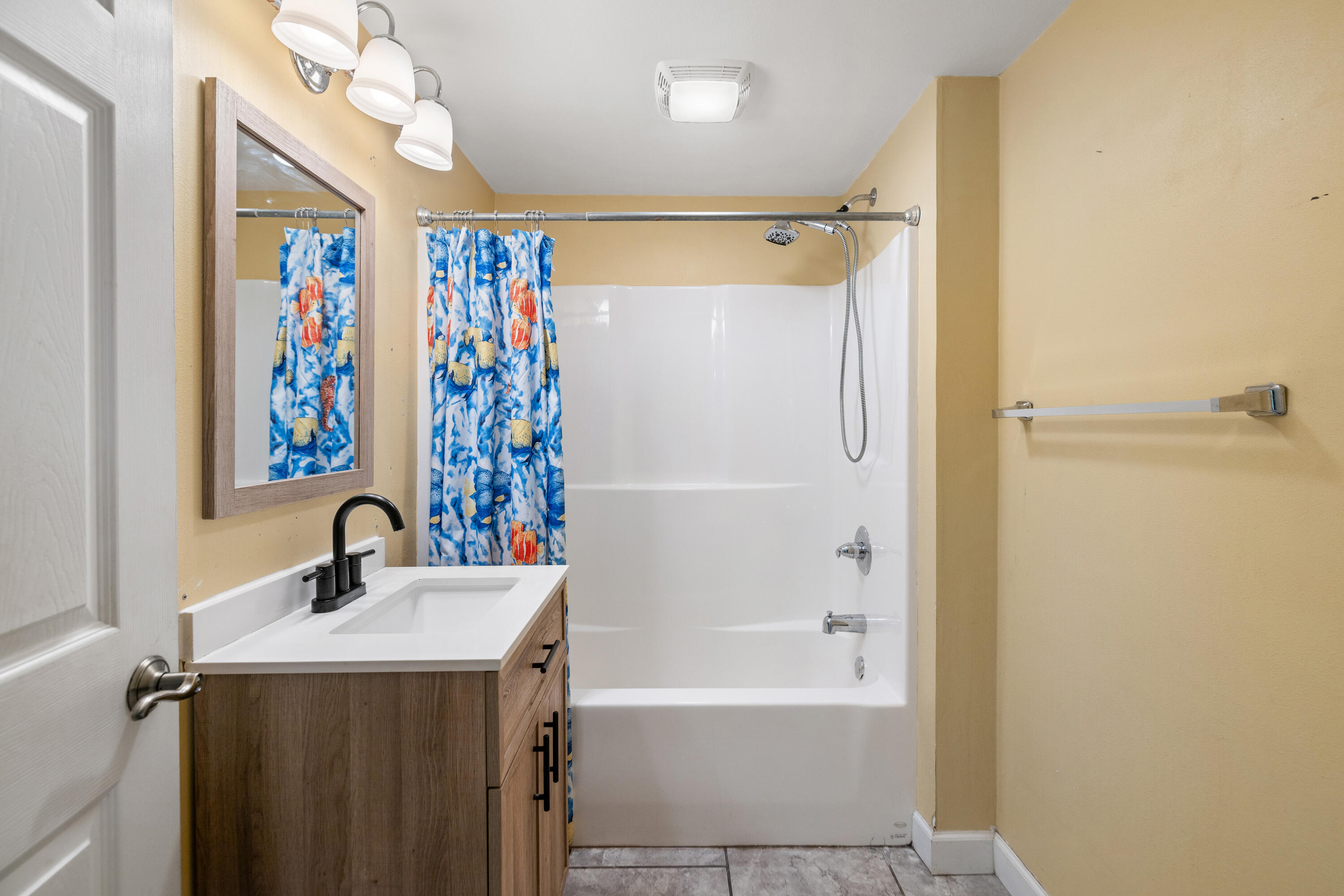540 John King Road Crestview, FL 32539 - Photo 45 of 59 a bathroom with a sink mirror toilet and bathtub