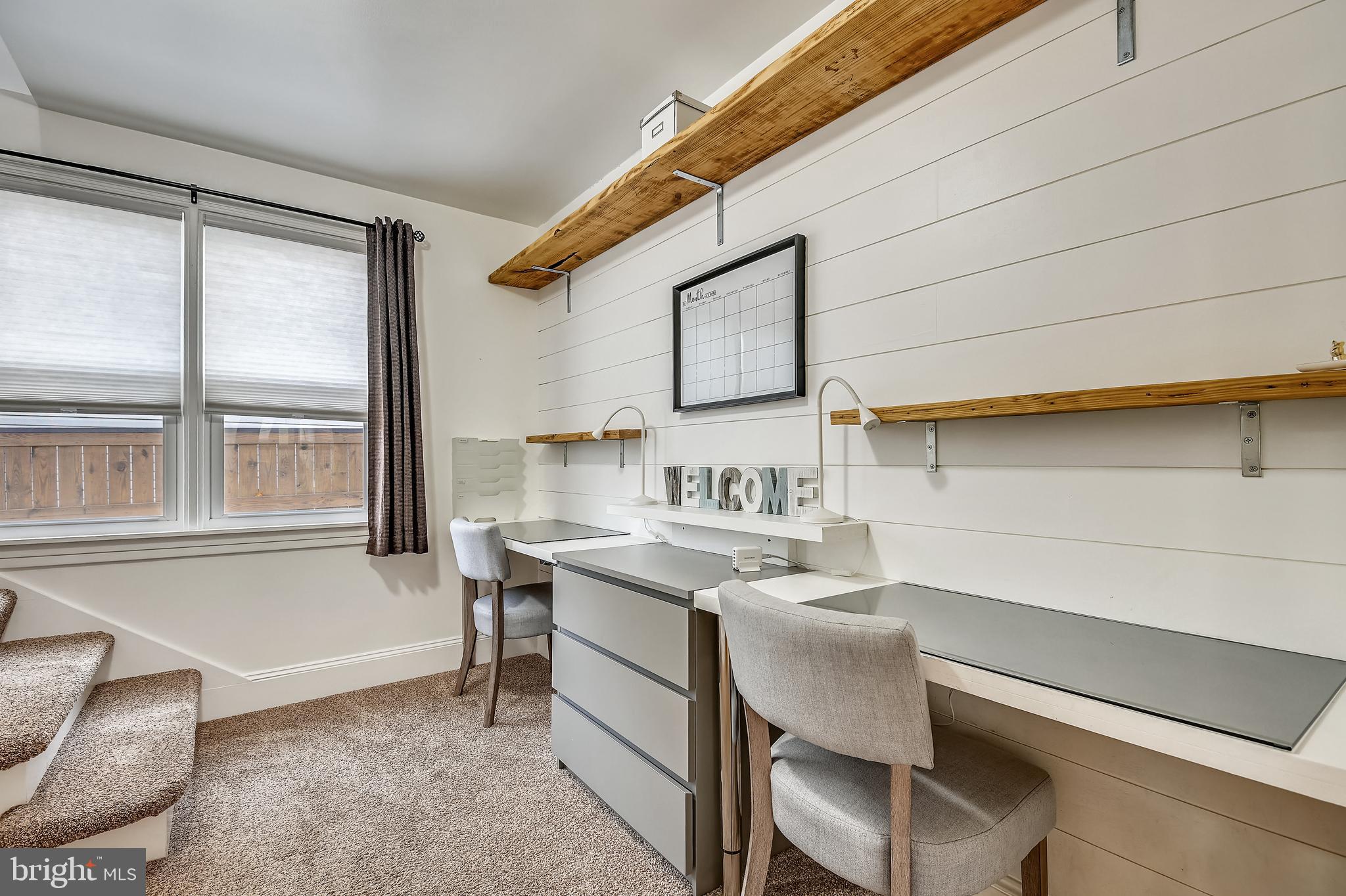 133 Farragut Road Annapolis, MD 21401 - Photo 16 of 31 Built in desk area