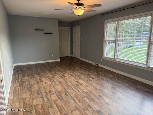 131 Cedar Circle Washington, NC 27889 - Photo 2 of 12 Living room