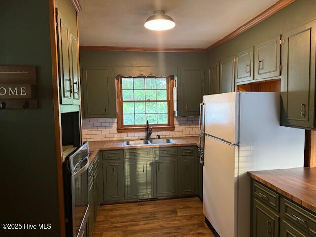 131 Cedar Circle Washington, NC 27889 - Photo 3 of 12 Kitchen