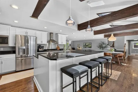 $1,250,000 | 5726 Howe Drive, Fairway, KS 66205