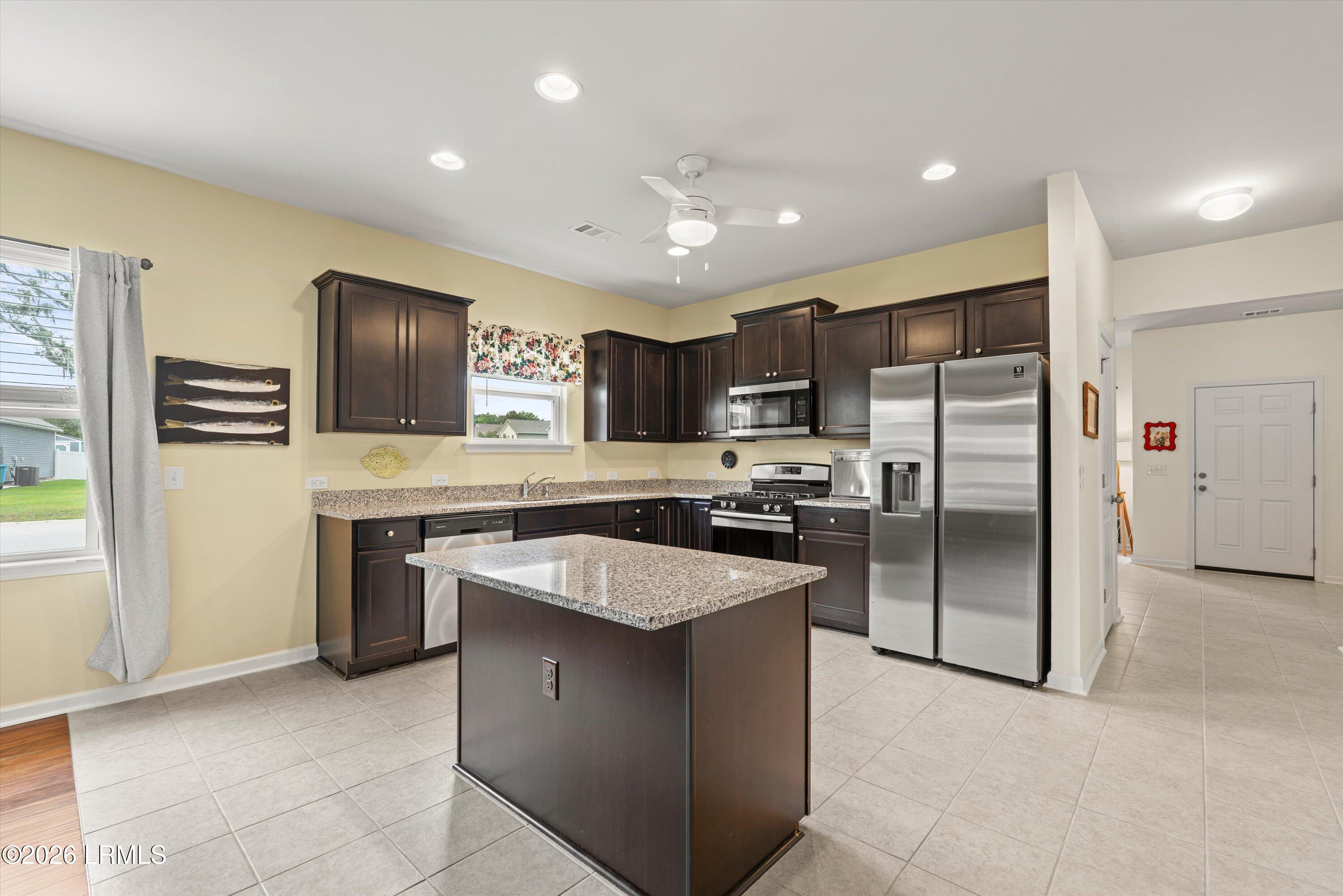 24 Seneca Way Beaufort, SC 29906 - Photo 6 of 35 09-24 Seneca Wy