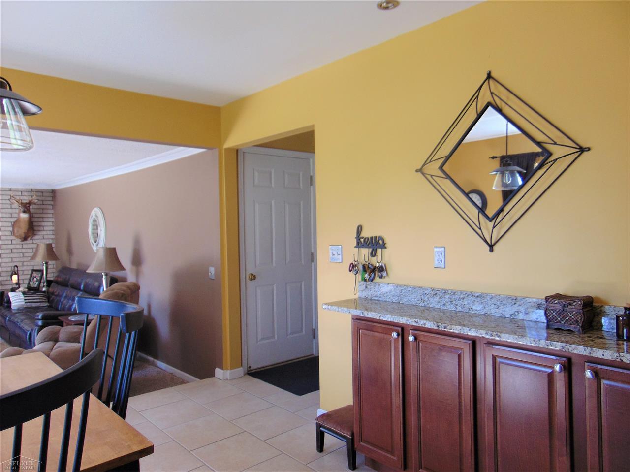 35397 Bobcean Road Clinton Township, MI 48035 - Photo 21 of 59 31393511-20.JPG