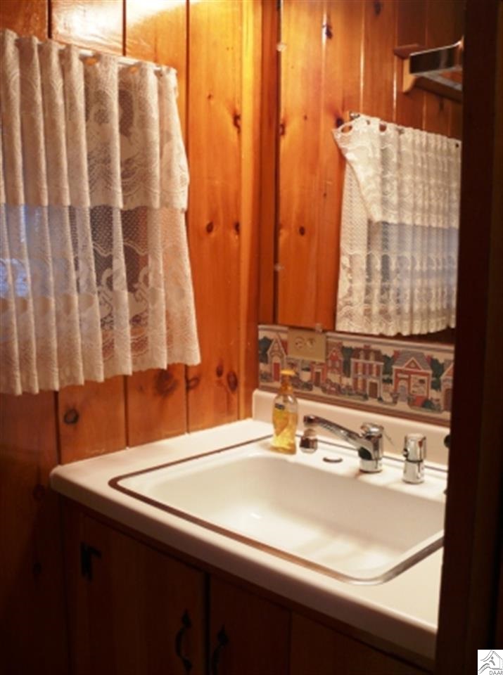 2219 Vermilion Road Duluth, MN 55803 - Photo 14 of 17 Main Floor 1/2 Bath