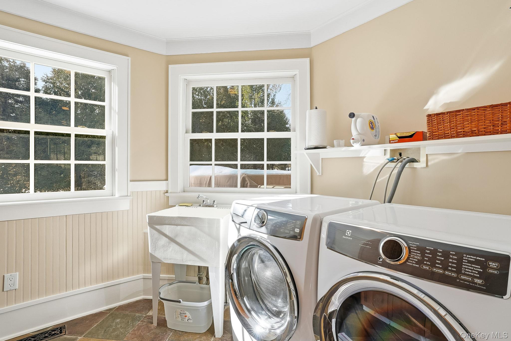 880 Forest Avenue Rye, NY 10580 - Photo 21 of 48 a utility room with dryer and washer