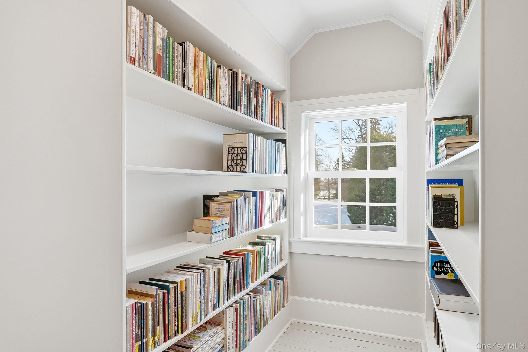 880 Forest Avenue Rye, NY 10580 - Photo 29 of 48 Second Floor Reading Nook/Built-Ins